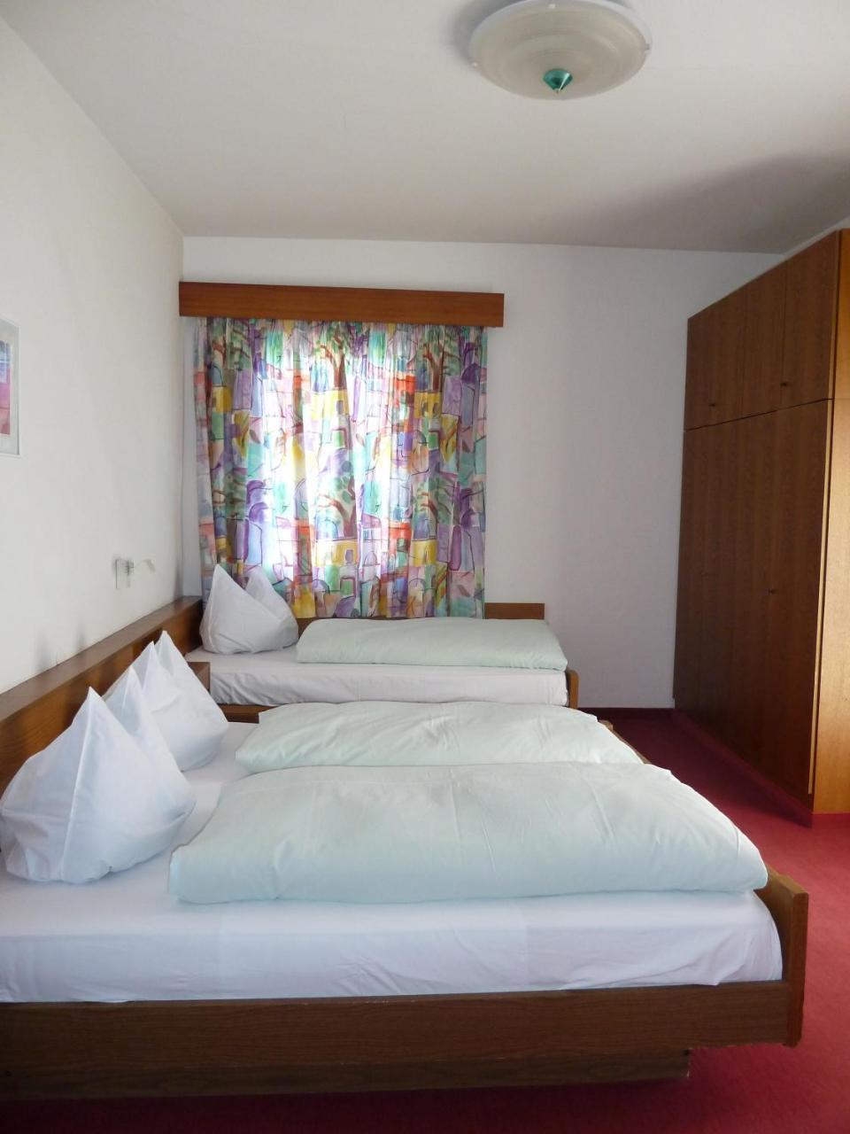 Hotel-Restaurant-Pizzeria Goldrainerhof Eksteriør billede